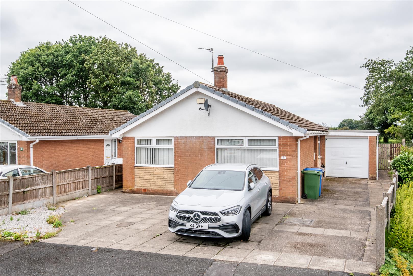 2 bed property in Limes Avenue, Chorley